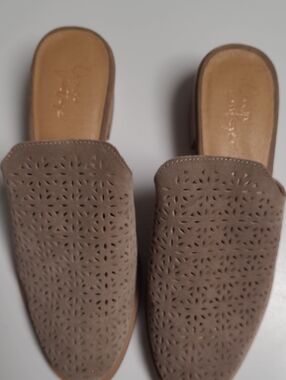 Crown  Vintage Rydel P Women's Taupe Leather Perforated Slip-On Mules - Size 6